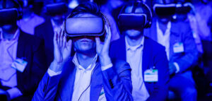 Cinema VR è la soluzione ideale per gestire in modo pratico e funzionale la visione (anche simultanea su più visori) di contenuti 360° su visori Oculus. Grazie a Cinema VR gli utenti dovranno semplicemente indossare i visori VR e sarà l'operatore, attraverso il dispositivo tablet, a gestire la visione dei contenuti. Ottimizzazione delle risorse ed esperienza utente ottimale, tutto questo è Cinema VR